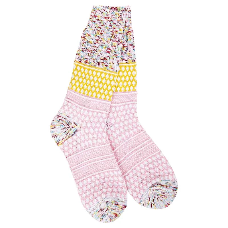 Wonderland Gallery Textured Crew Socks in Pink