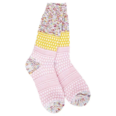 Wonderland Gallery Textured Crew Socks in Pink