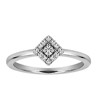 Ring with Cubic Zirconia in Sterling Silver