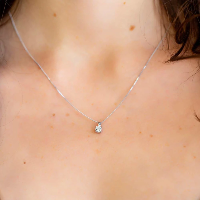 Illusion Set Pendant with .15 Carat Diamond in 10kt White Gold with Chain