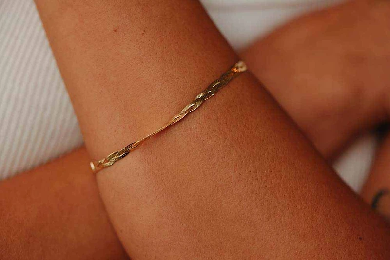 6.5″ Braided Herringbone Bracelet in 10kt Yellow Gold