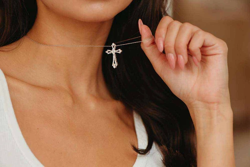Cross Pendant with 1.00 Carat TW of Diamonds in 10kt White Gold with Chain