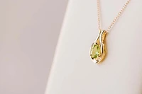 Pendant with 7x5MM Pear Shape Peridot in 10kt Yellow Gold with Chain