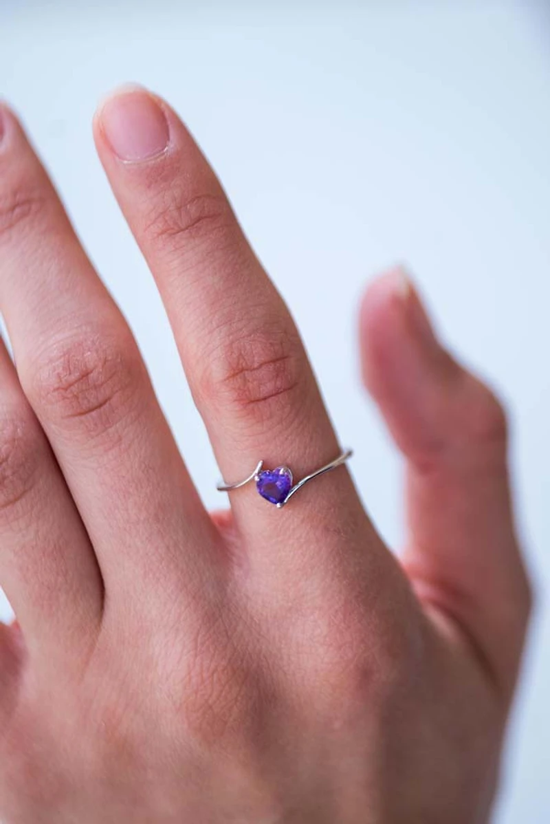 Heart Ring with Amethyst in 10kt White Gold