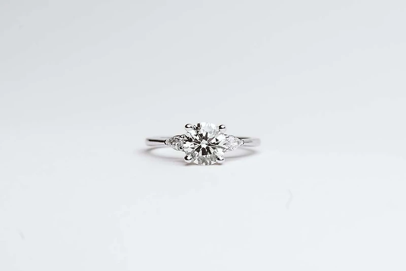 Round Brilliant Engagement Ring with Carat TW of Lab Created Diamonds in 14kt White Gold
