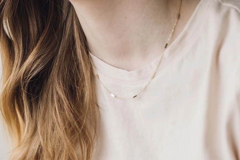 16″+2″ Station Bar Necklace in 10kt Yellow Gold