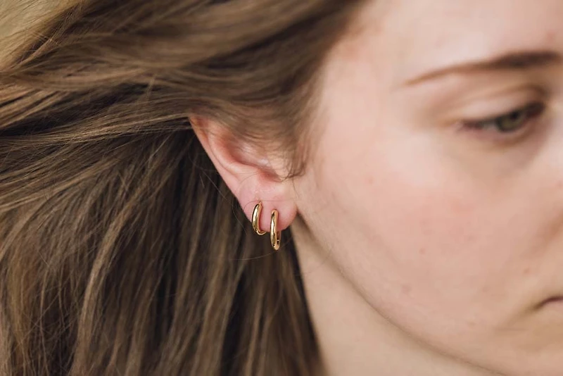 2.5mm x 16mm Hoop Earrings in 10kt Yellow Gold