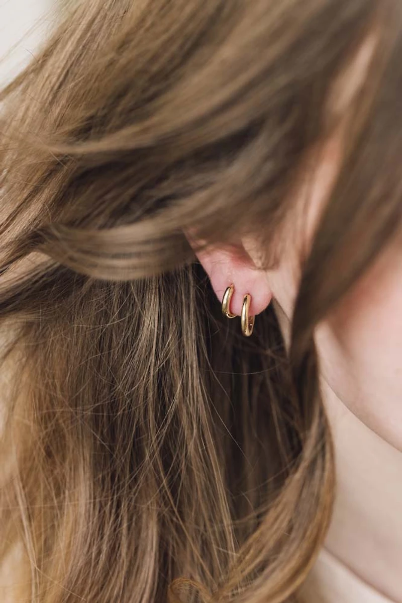 2.5mm x 16mm Hoop Earrings in 10kt Yellow Gold