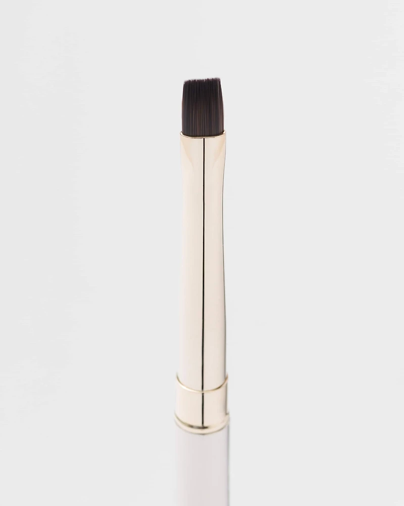 09 Lip filling brush
