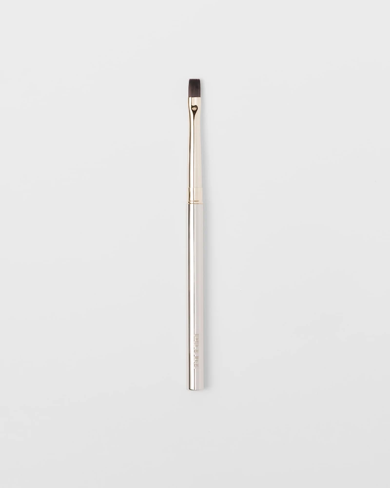 09 Lip filling brush