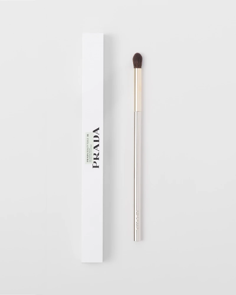 06 Eye shaping brush