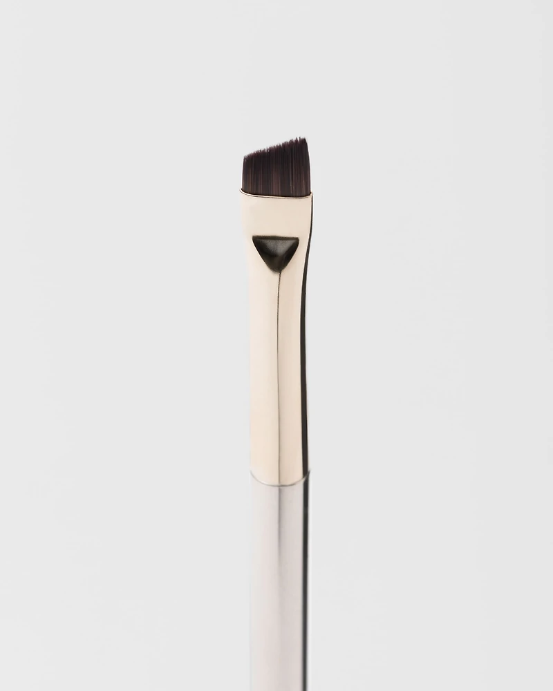08 Brow and eyeliner brush