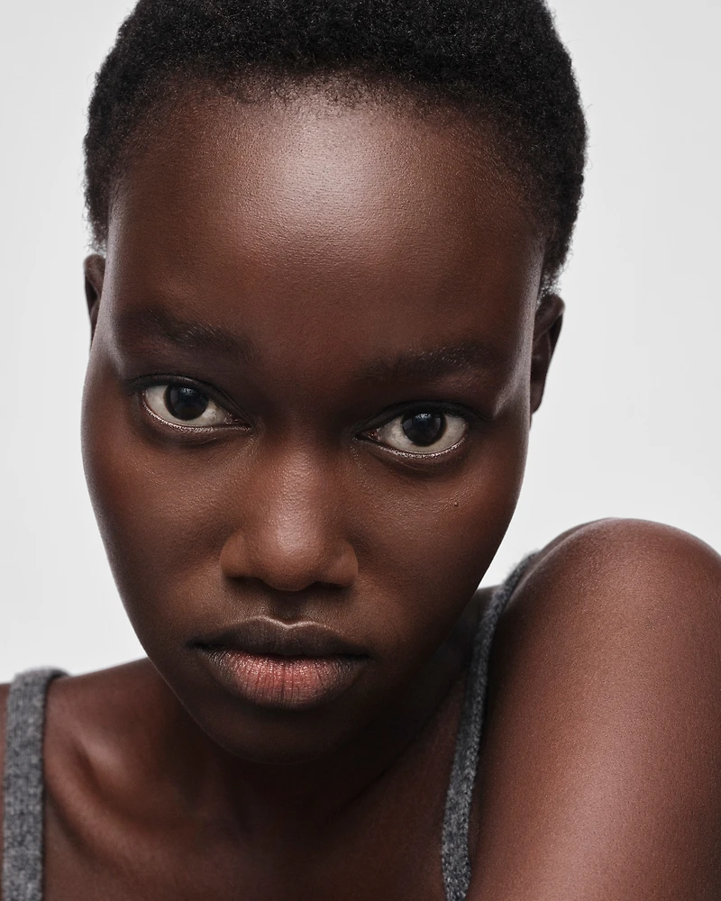 Prada Reveal Skin optimizing foundation - DN90 - DARK NEUTRAL