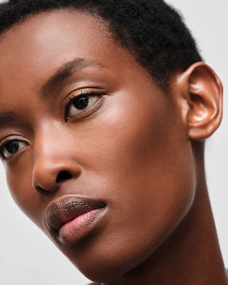 Prada Reveal Skin optimizing foundation - DW75 - DARK WARM