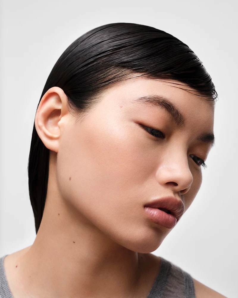 Prada Reveal Skin optimizing foundation - LW10 - LIGHT WARM