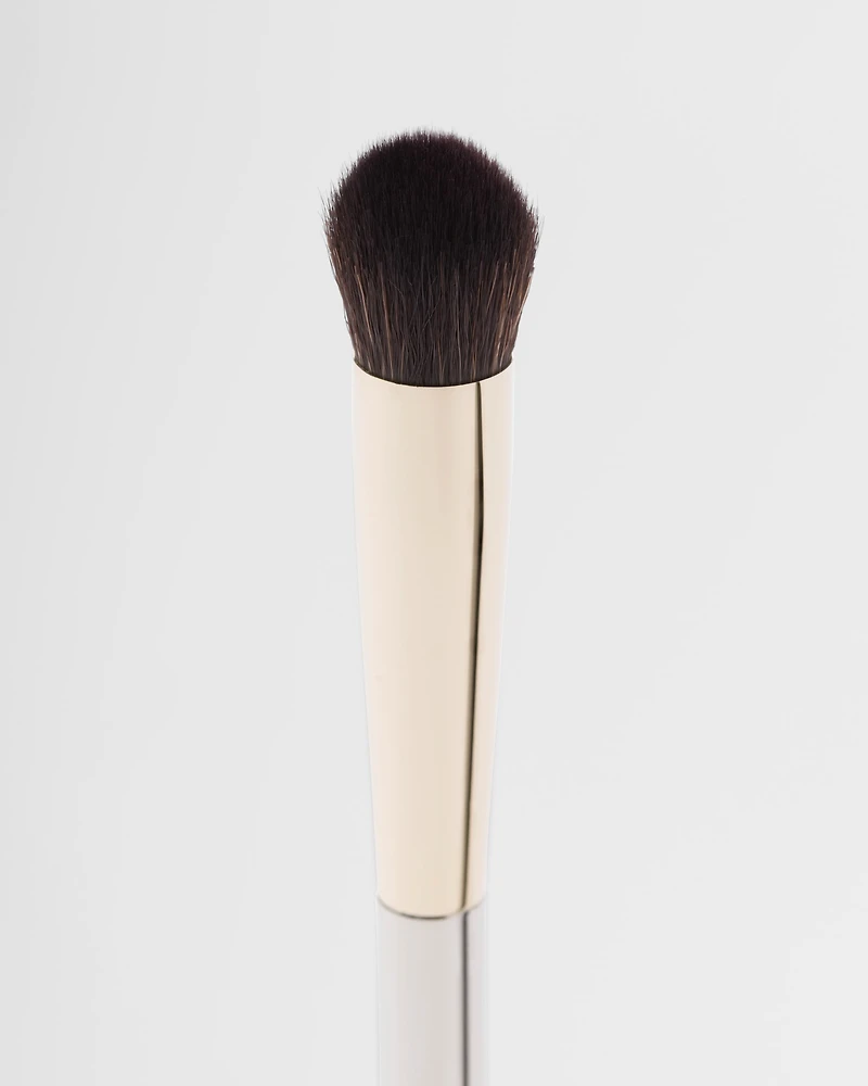 04 Concealer buffing brush