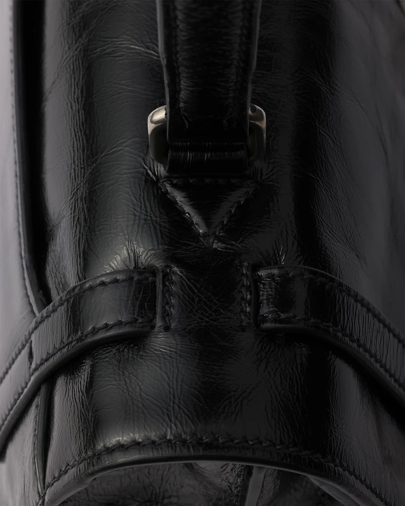Medium leather handbag