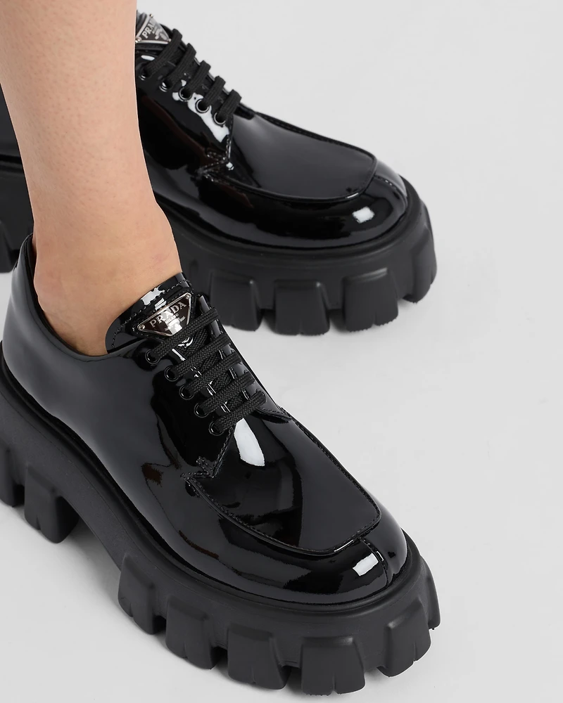 Monolith patent leather lace-up shoes
