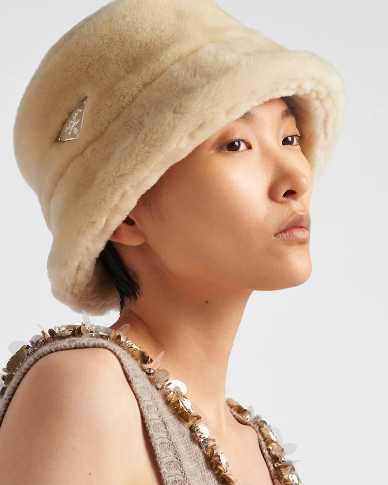 Shearling bucket hat