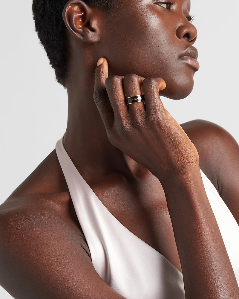 Enameled metal ring