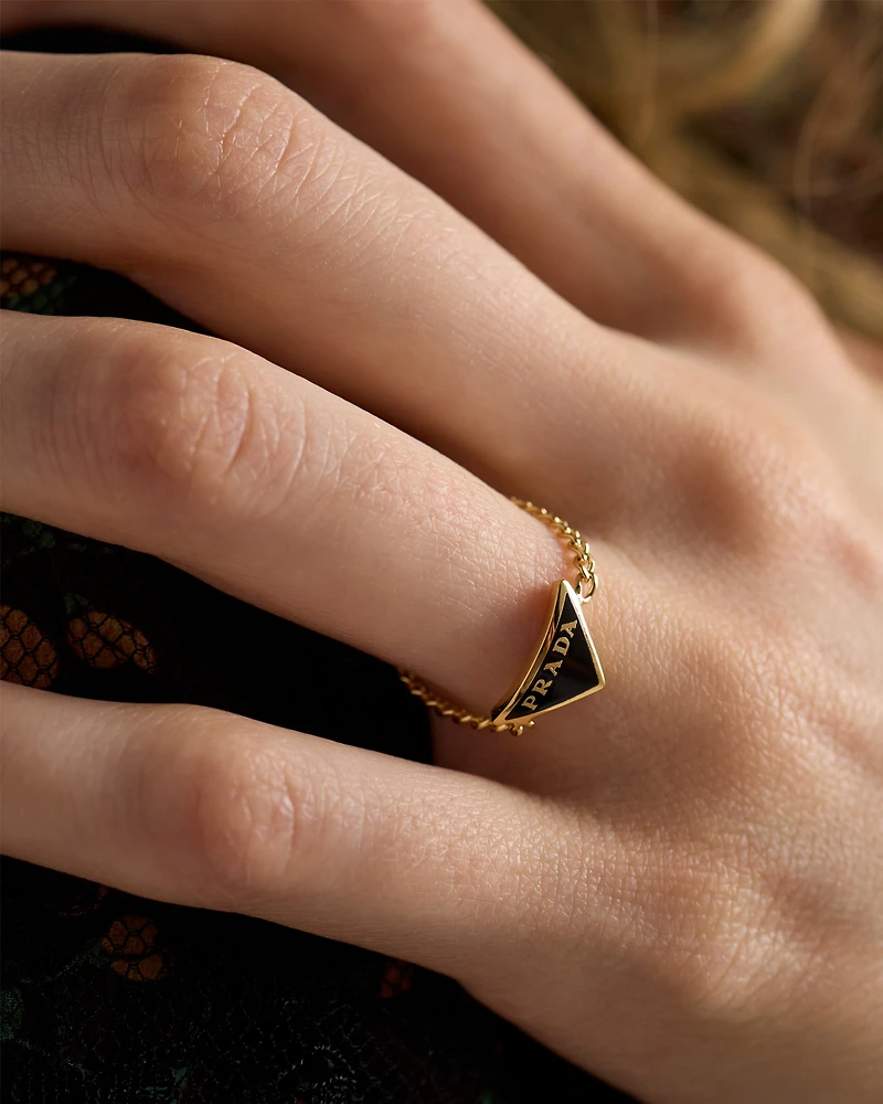Enameled metal ring