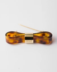 Metal brooch