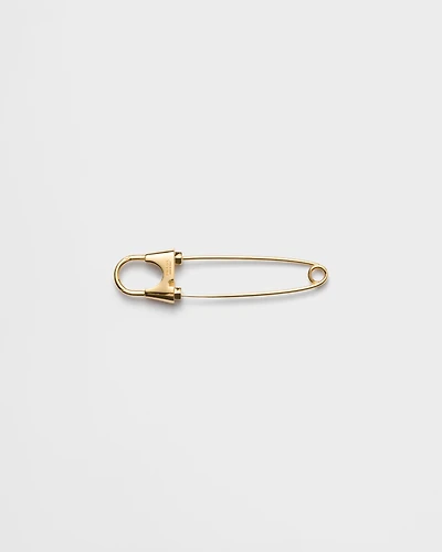 Metal brooch