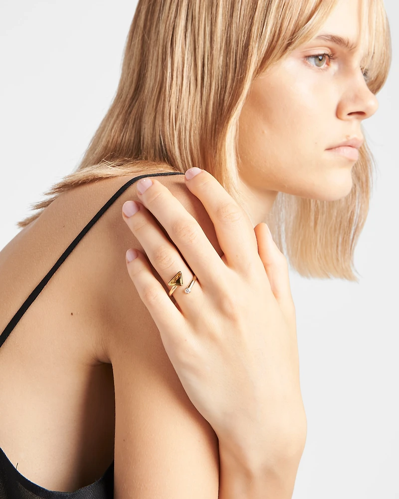 Eternal gold contrarié ring yellow with diamond and green quartz
