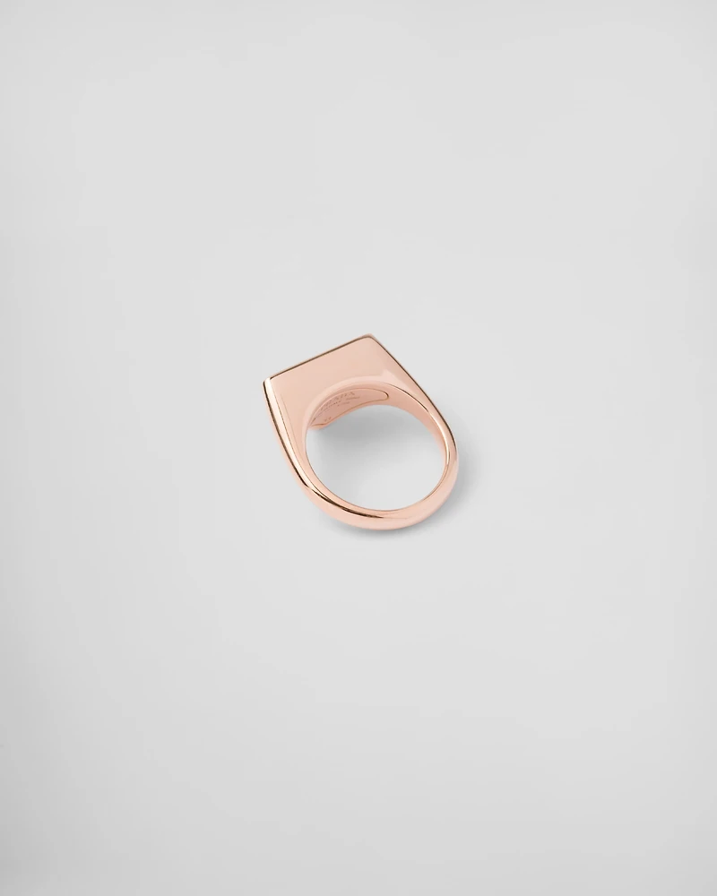 Eternal gold signet ring rose