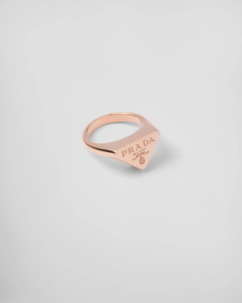 Eternal gold signet ring rose