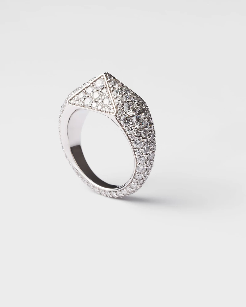 Eternal gold ring white and diamonds
