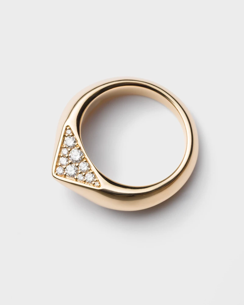 Eternal gold ring yellow and diamonds