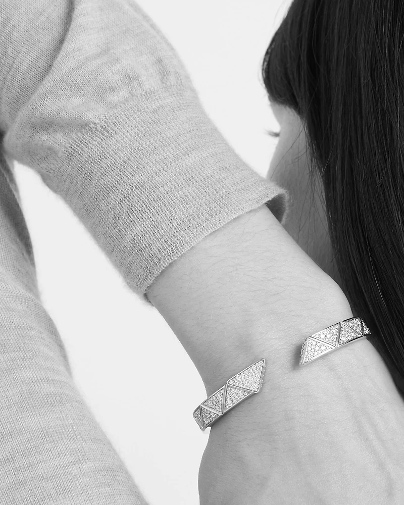 Eternal gold bangle bracelet white with pavé diamonds