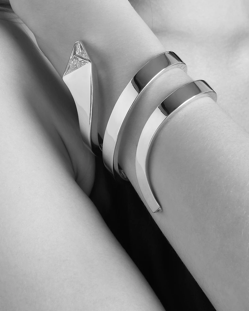 Eternal gold snake bracelet and laboratory-grown diamonds