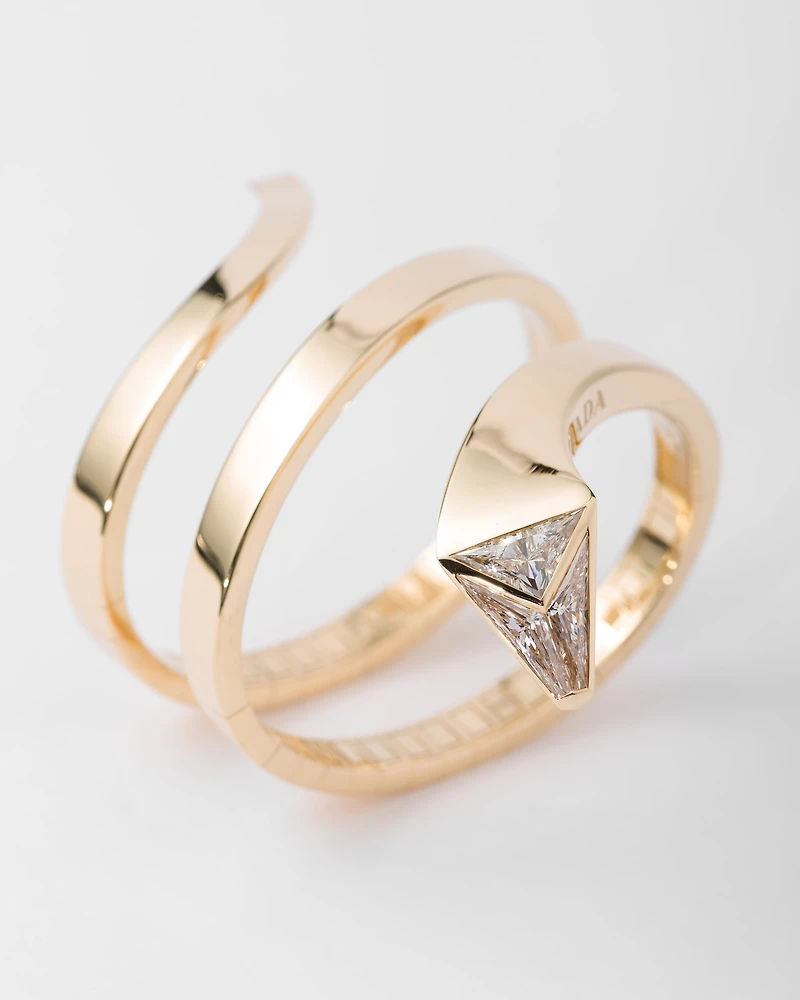 Eternal gold snake bracelet and laboratory-grown diamonds