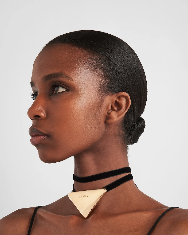 Eternal Gold choker with large pendant in yellow gold