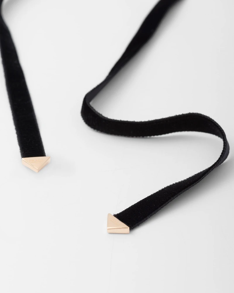 Eternal Gold choker with large pendant in yellow gold