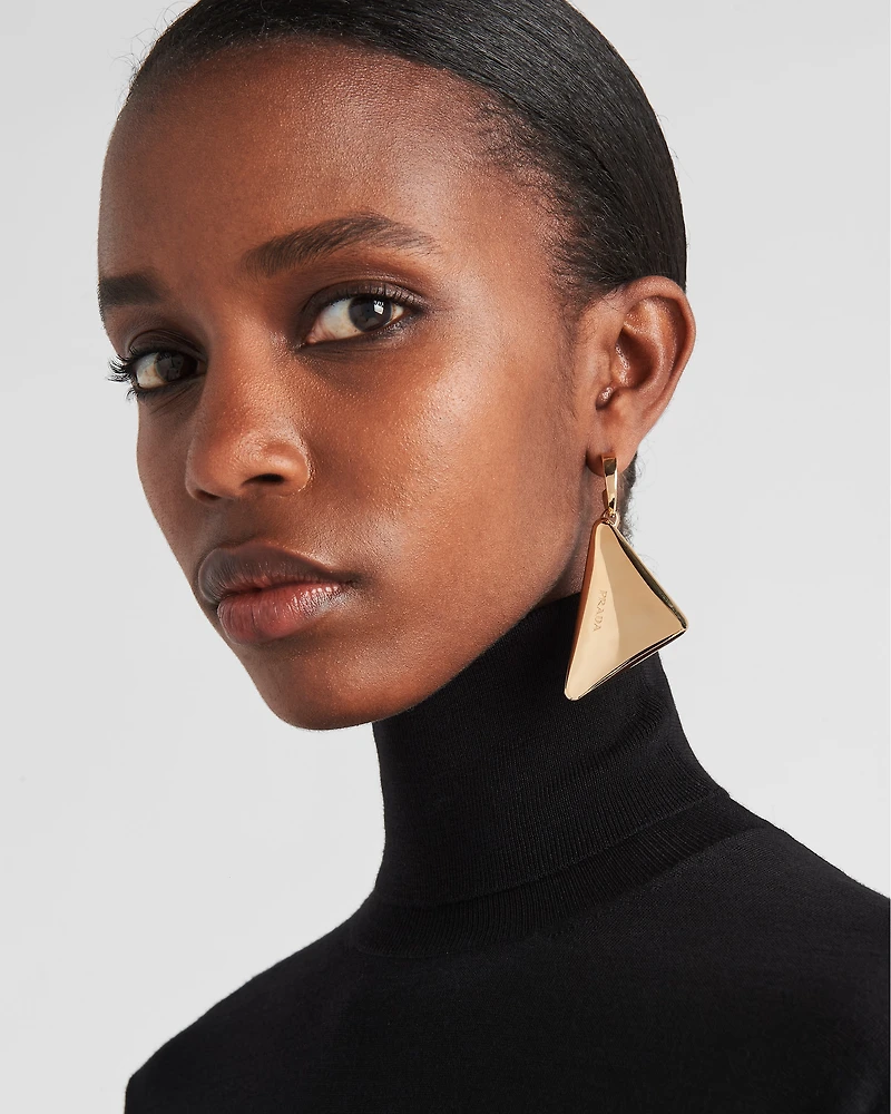Eternal Gold medium drop earrings in yellow gold