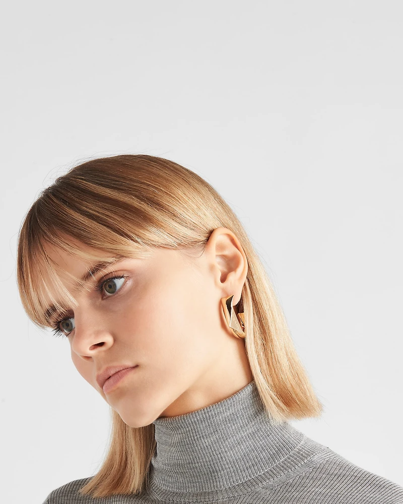 Eternal Gold medium earrings in yellow gold