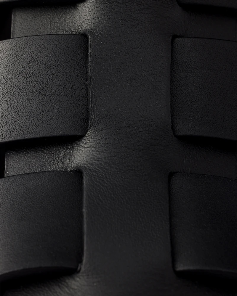 Leather sandals with ankle straps