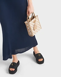 Crochet flatform slides