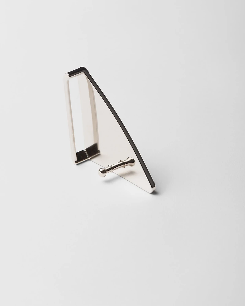Enameled-metal belt buckle
