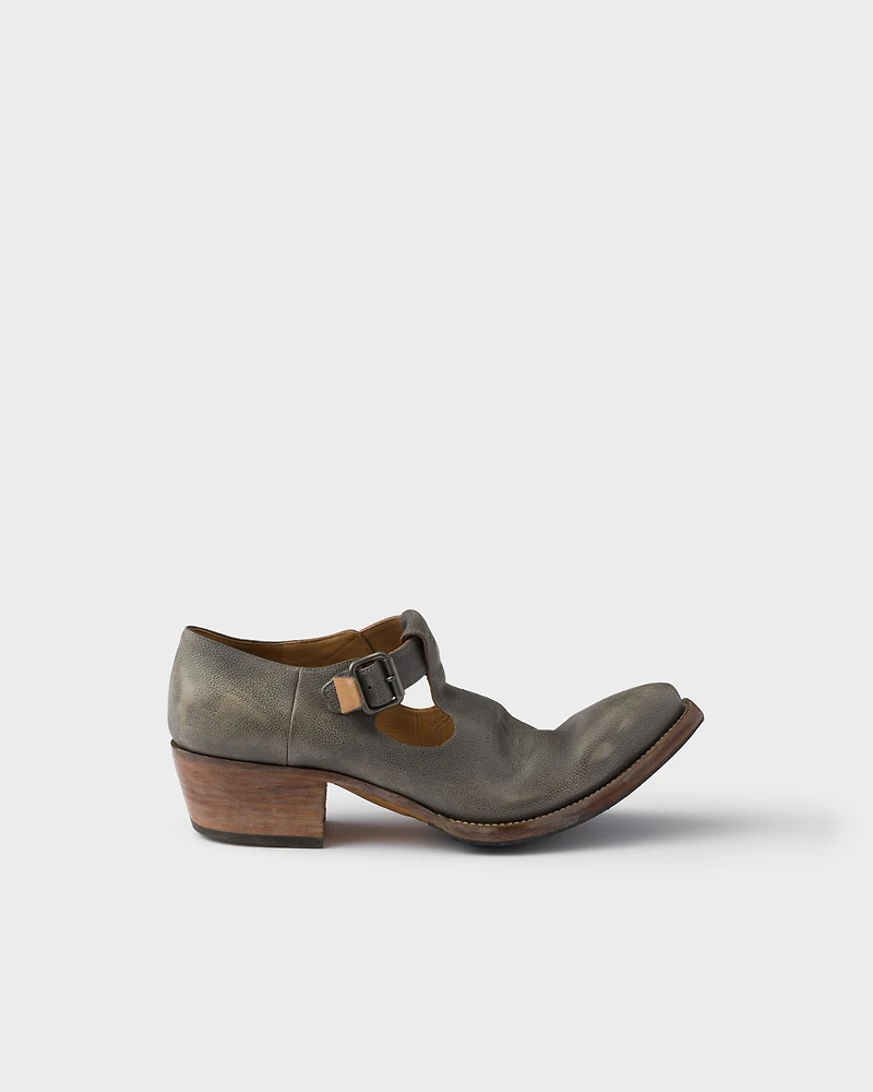 Antiqued leather shoes with buckle