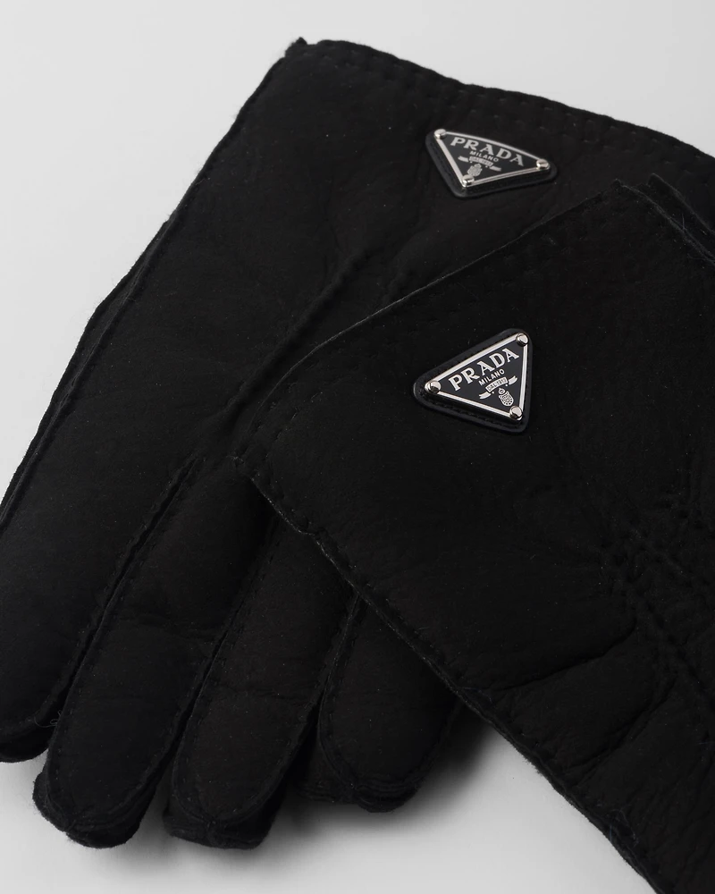 Suede sheepskin gloves
