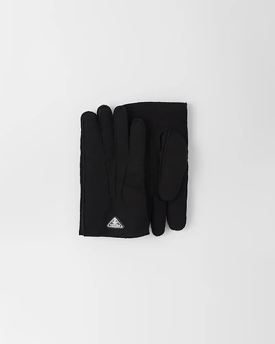 Suede sheepskin gloves