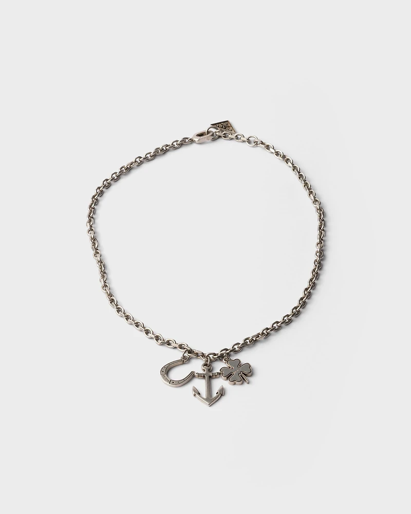 Metal pendant necklace