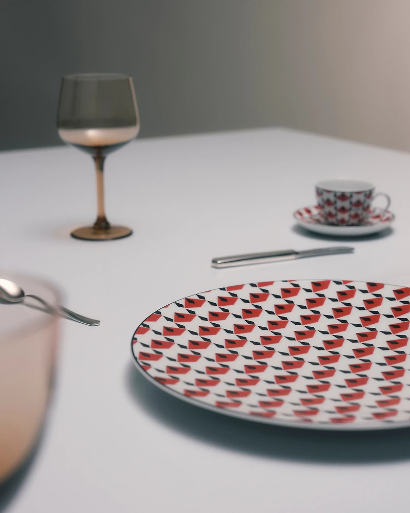 Porcelain charger plate