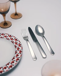 Stainless steel flatware set