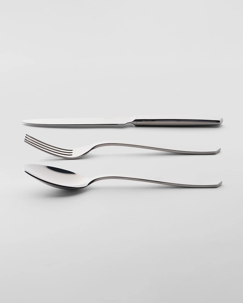 Stainless steel flatware set