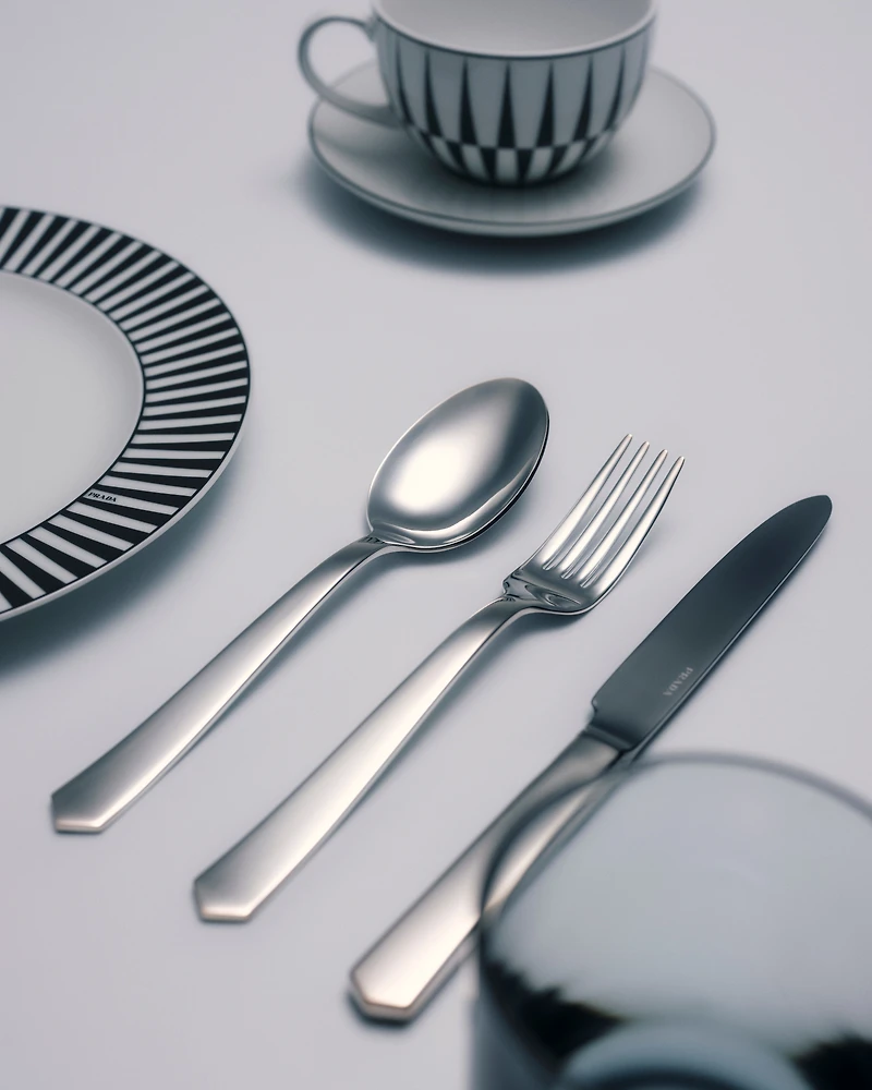 Stainless steel dessert flatware set 